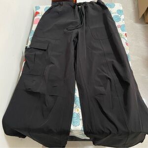 ALO Yoga Black Cargo Pants